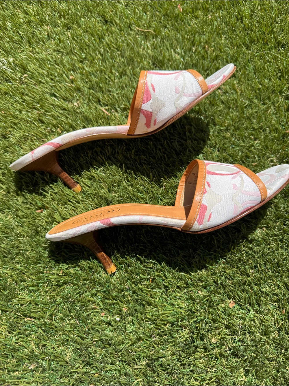 Coach y2k pink optic rare kitten heels size 8 - Picture 4 of 15